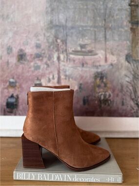 Elegant Brown Suede Block Heel Ankle Boots - Size 9
